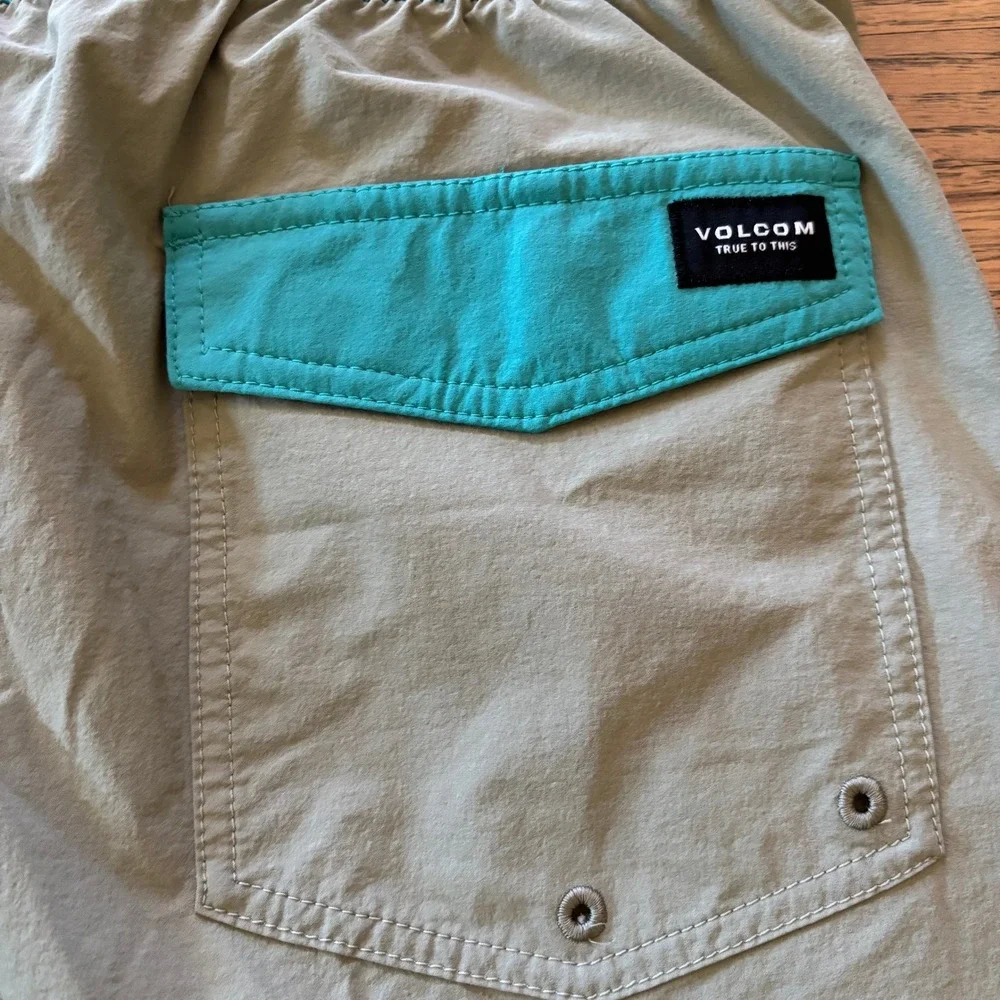 NWT Volcom Liberators Mens Large Colorblock Board‎ Shorts Blue Tan Black Swim